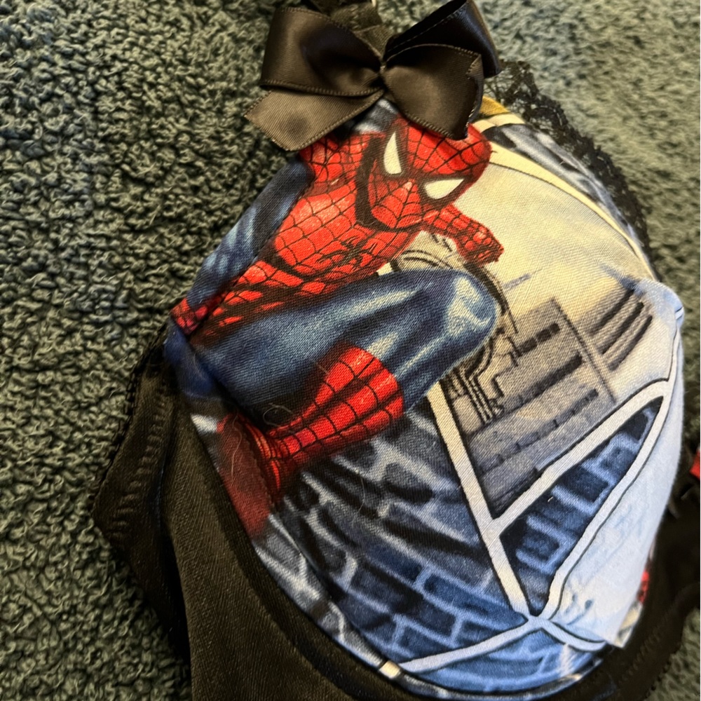 Spider-Man push up bra - Picture 2 of 5